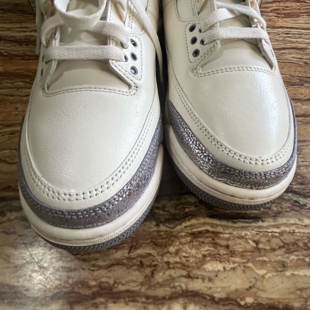 2025 WMNs Air Jordan Retro 3 “Sail Metallic Silver” - Picture 9 of 10
